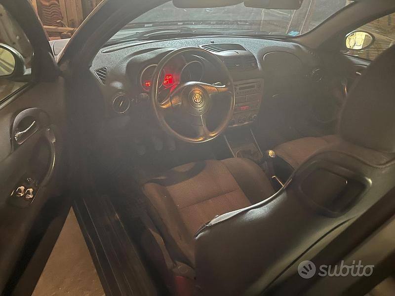 Usata Alfa Romeo 147 116 CV (85 kW) 2004 Utilitaria
