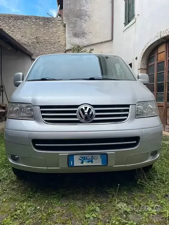 Usata VW Multivan 131 CV (96 kW) 2009 Grigio Monovolume