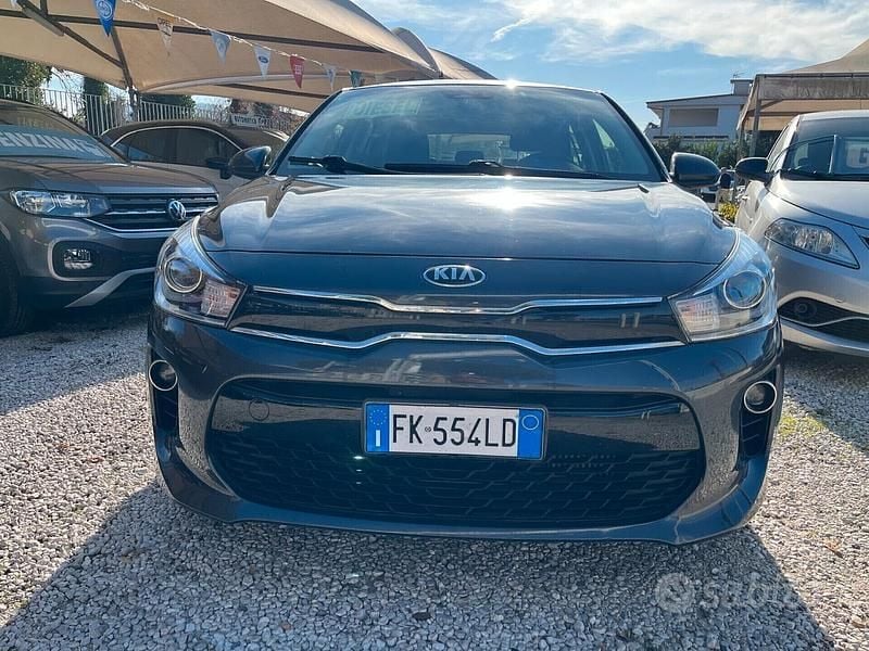 Usata Kia Rio 78 CV (57 kW) 2017 Grigio Berlina