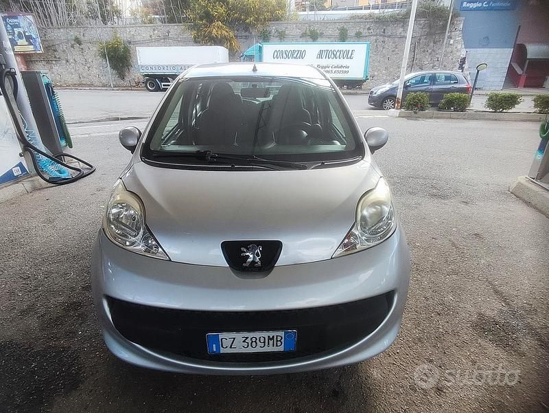 Usata Peugeot 107 68 CV (50 kW) 2006 Grigio Utilitaria