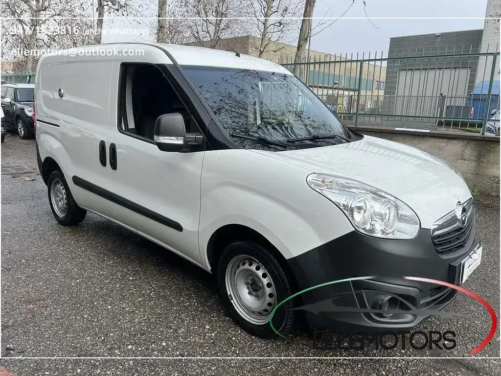 Begagnad Opel Combo 95 HK (69 kW) 2017 Vit Minibuss
