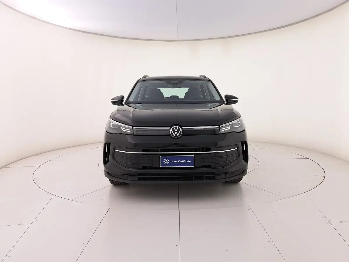 Usata VW Tiguan Life 150 CV (110 kW) 2025 Grenadill black metallizzato SUV