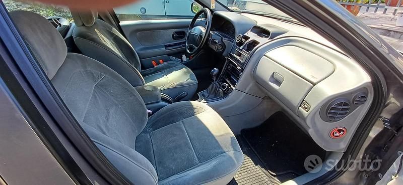 Usata Renault Laguna 64 CV (47 kW) 2000 Grigio Station wagon