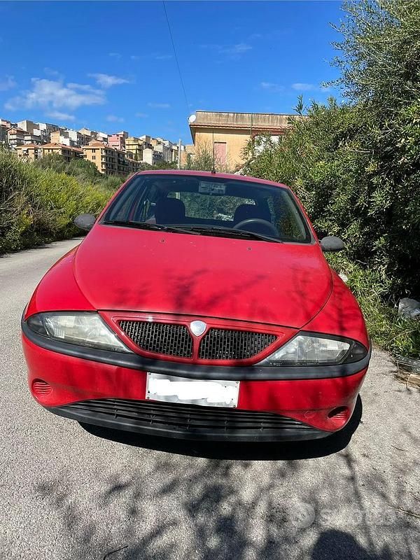 Usata Lancia Ypsilon 54 CV (39 kW) 1997 Rosso Utilitaria