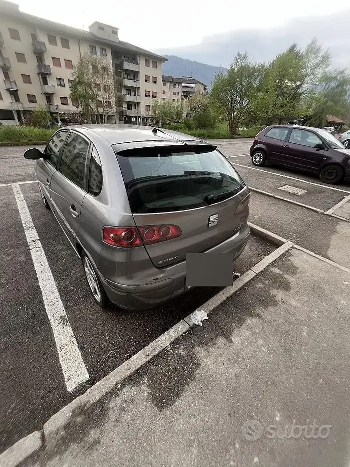 Usata Seat Ibiza 75 CV (55 kW) 2003 Grigio Utilitaria