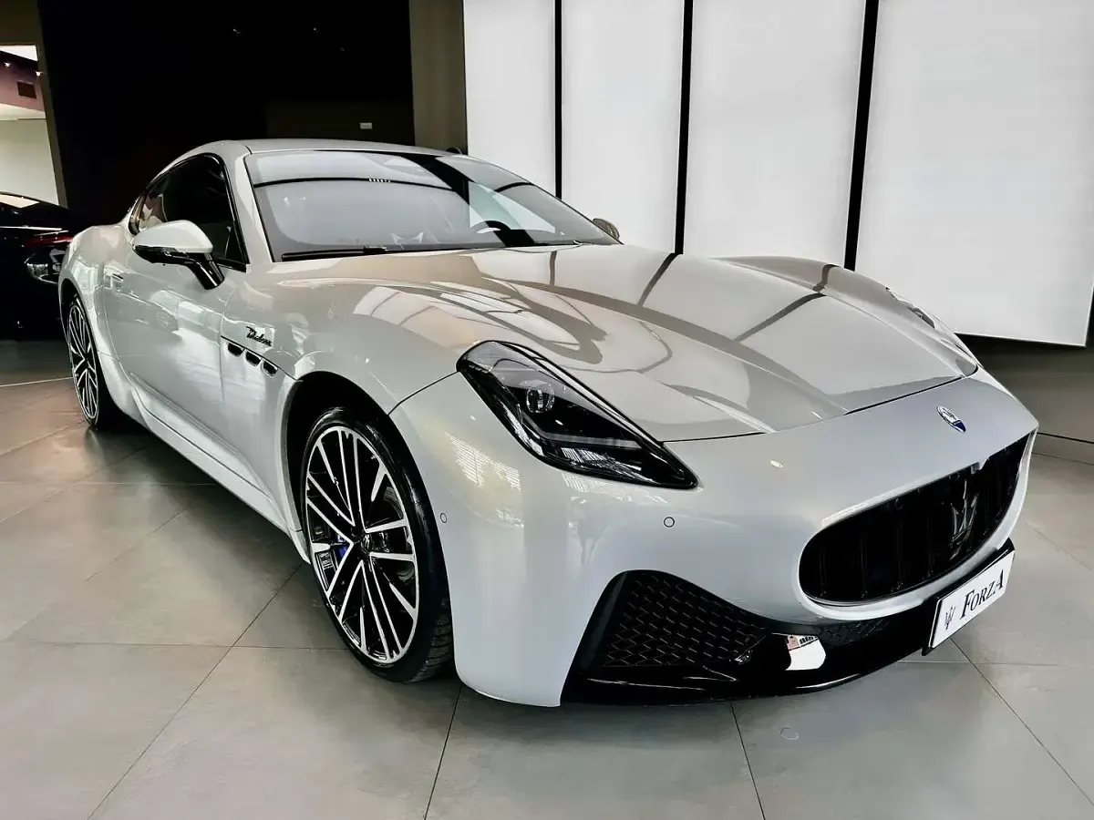 Usata Maserati Granturismo 489 CV (359 kW) 2023 Grigio cangiante fuoriserie Coupé