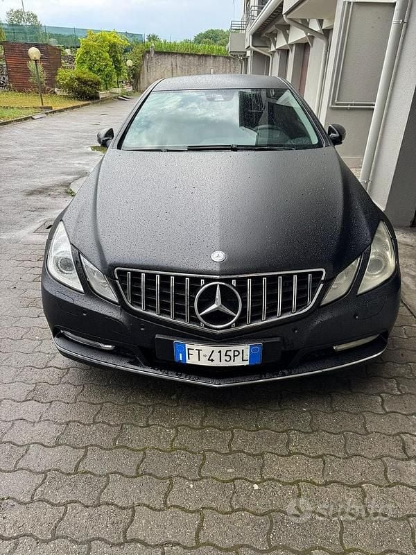 Nero Usata 2009 Mercedes E350 Coupé | 6300 € (Buon prezzo) - Immagine 1/4
