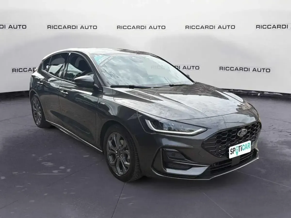 Usata Ford Focus 125 CV (91 kW) 2023 Grigio Berlina