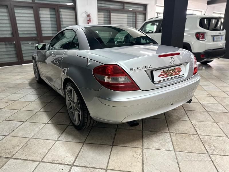 Usata Mercedes SLK200 163 CV (119 kW) 2006 Argento Cabrio