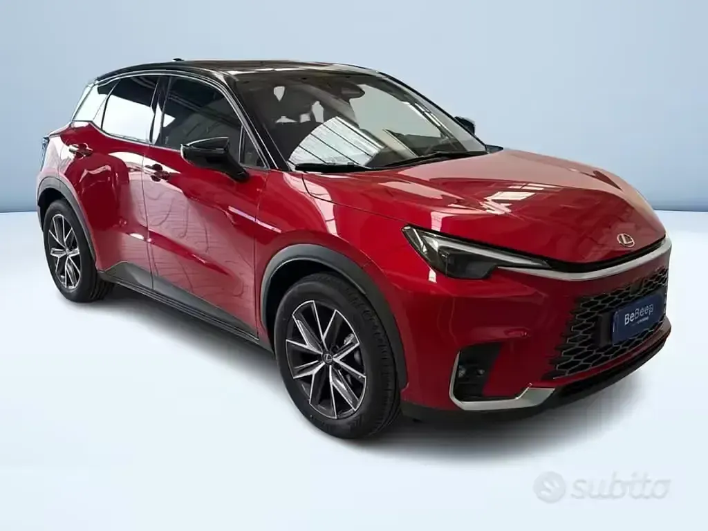 Usata Lexus LBX 91 CV (66 kW) 2025 Rosso metallizzato SUV