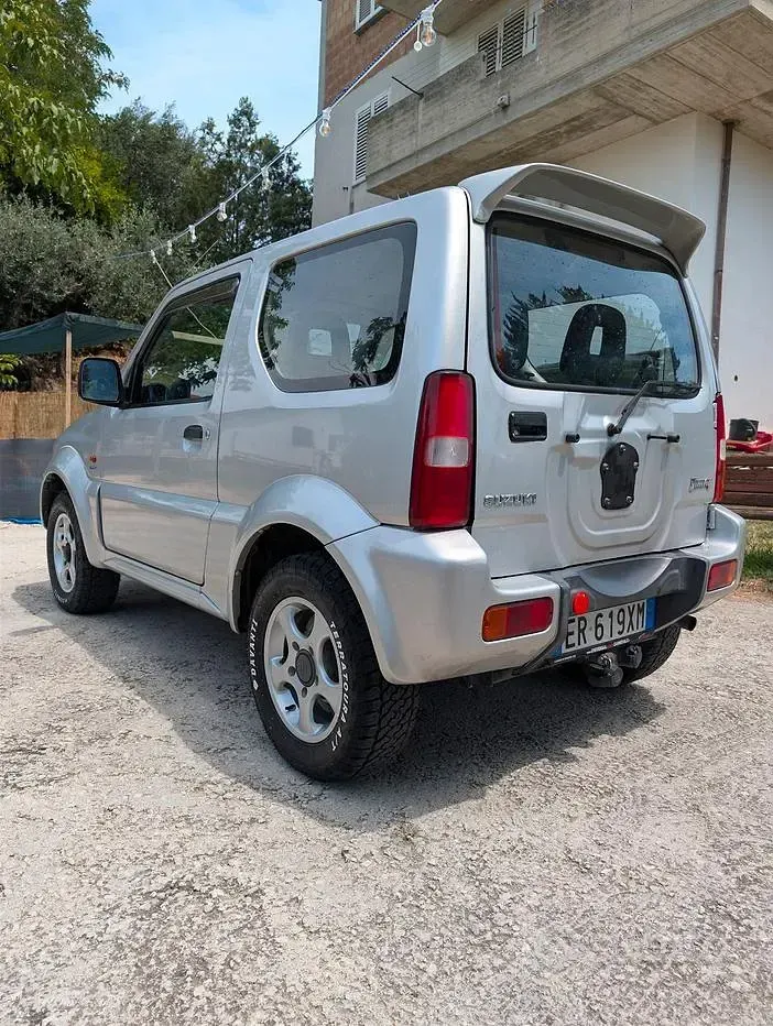 Usata Suzuki Jimny 65 CV (47 kW) 2005 Grigio SUV