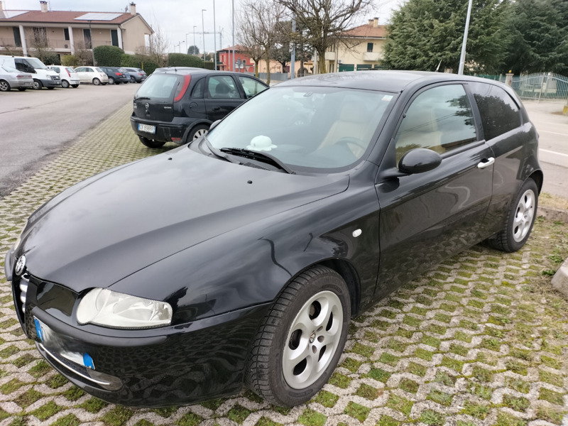 Usato 2001 Alfa Romeo 147 1.9 Diesel 116 CV (1.000 €)