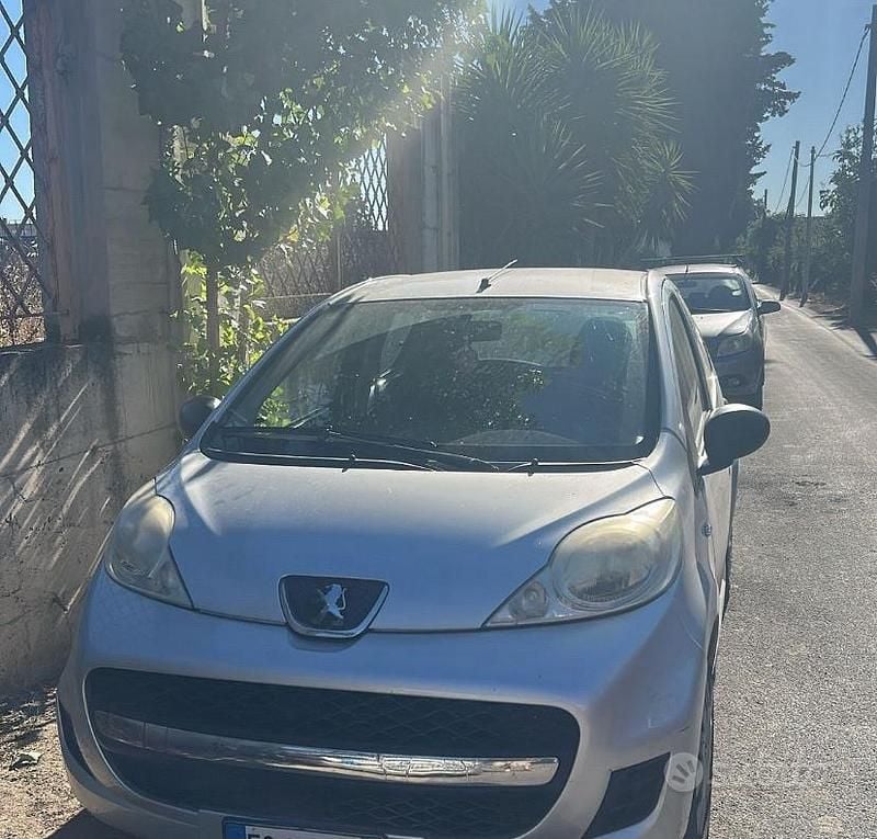 Grigio Usata 2010 Peugeot 106 Due volumi | 2200 € (Buon prezzo) - Immagine 1/4