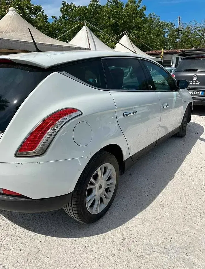 Usata Lancia Delta 120 CV (88 kW) 2011 Bianco Utilitaria