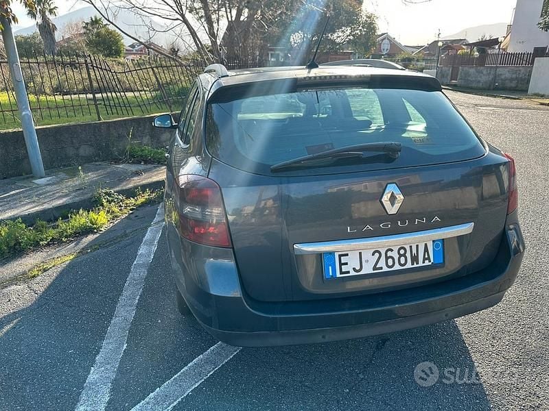 Usata Renault Laguna III 110 CV (80 kW) 2011 Grigio Station wagon