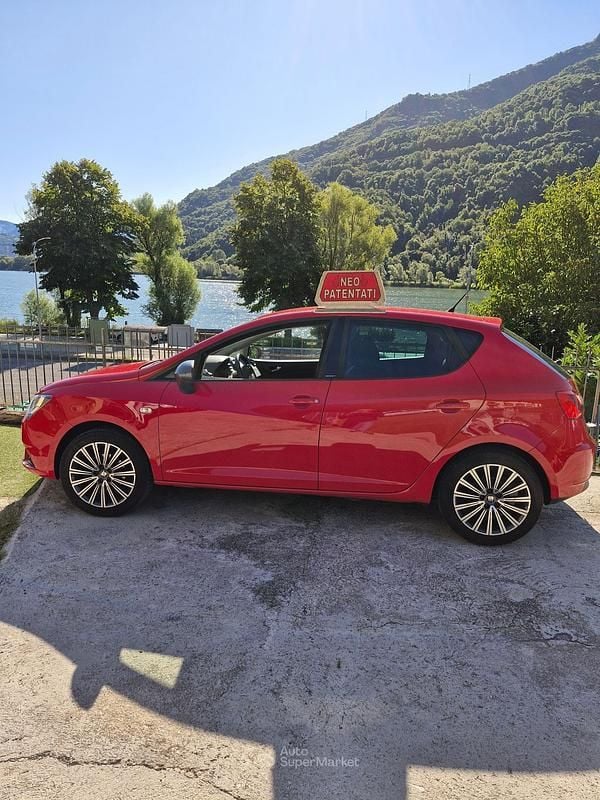 Rosso Usata 2017 Seat Ibiza Tre volumi | 9200 € (Buon prezzo) - Immagine 1/4