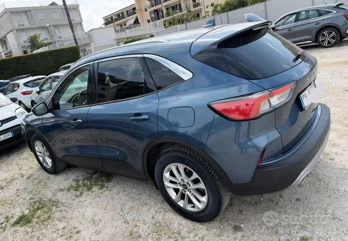 Usata Ford Kuga 120 CV (88 kW) 2022 Blu SUV