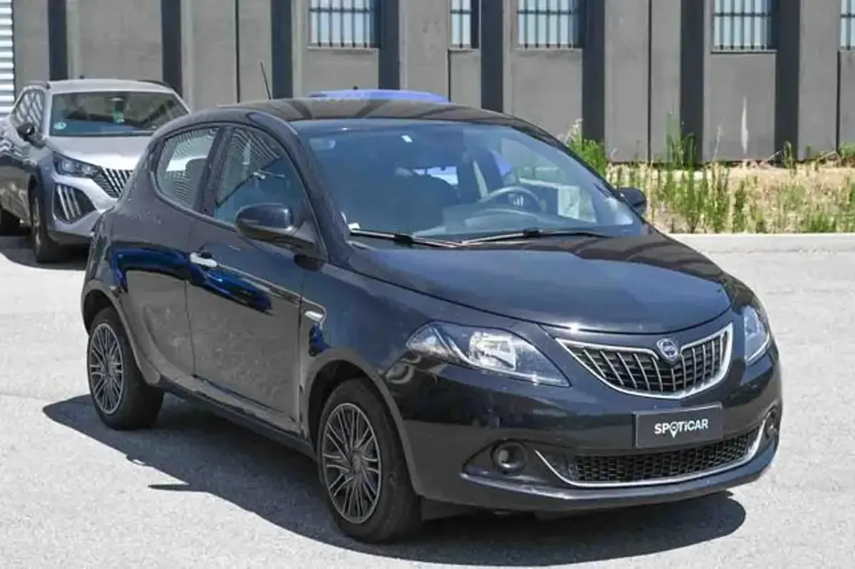 Usata Lancia Ypsilon Gold 69 CV (50 kW) 2022 Nero Utilitaria