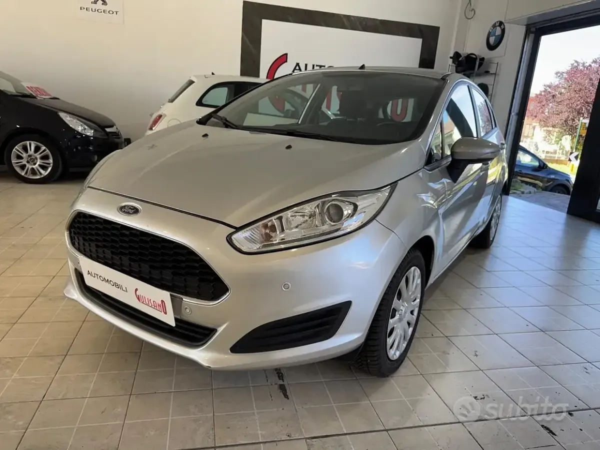 Usata Ford Fiesta 80 CV (58 kW) 2017 Grigio Utilitaria