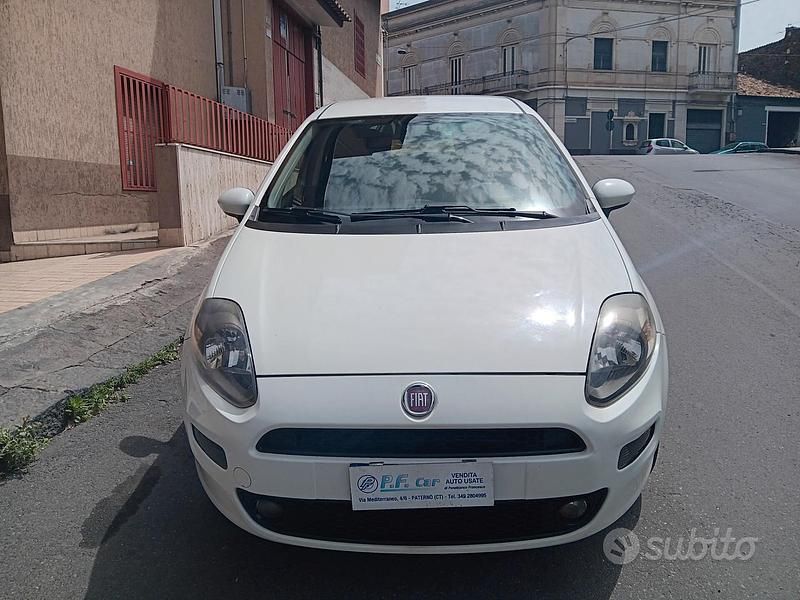Bianco Usata 2014 Fiat Punto Lounge Due volumi | 5500 € (Buon prezzo) - Immagine 1/4