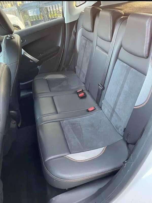 Usata Peugeot 2008 Active 110 CV (80 kW) 2016 Bianco SUV