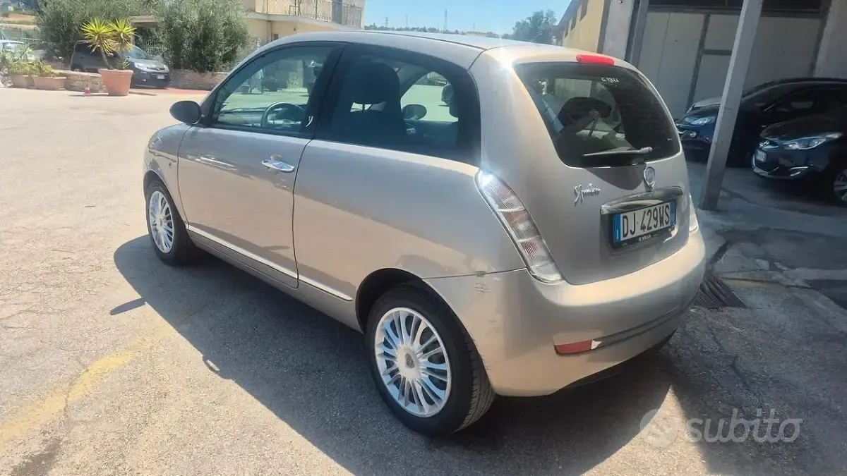 Usata Lancia Ypsilon 60 CV (44 kW) 2007 Beige Utilitaria