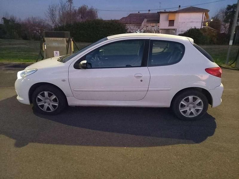 Usata Peugeot 206 60 CV (44 kW) 2010 Berlina