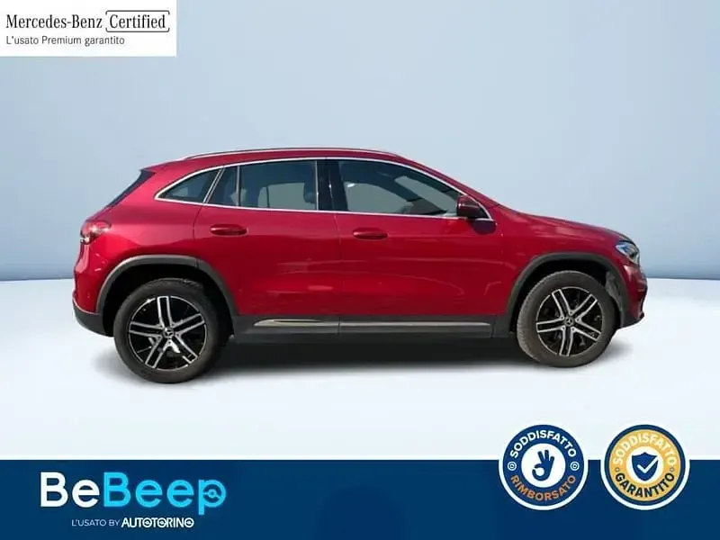 Usata Mercedes GLA200 150 CV (110 kW) 2023 Rosso metallizzato SUV