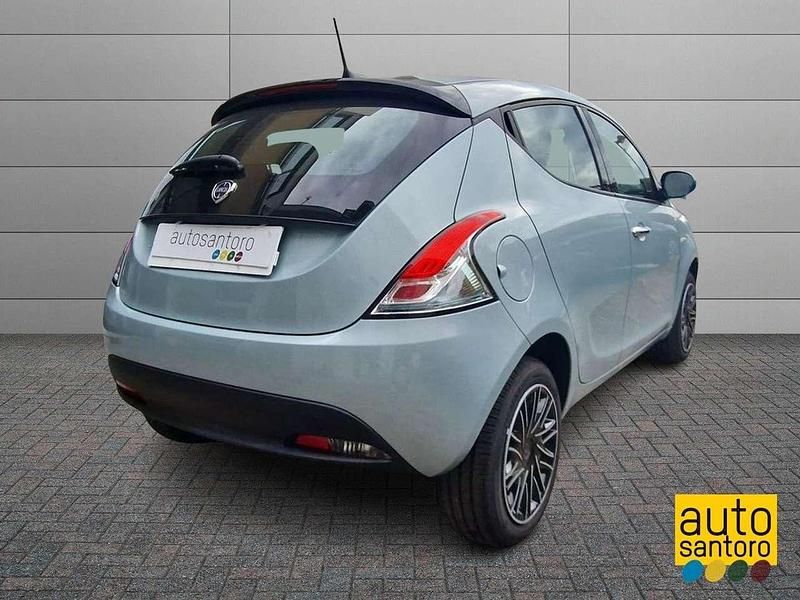 Usata Lancia Ypsilon Gold 69 CV (50 kW) 2024 Verde Utilitaria