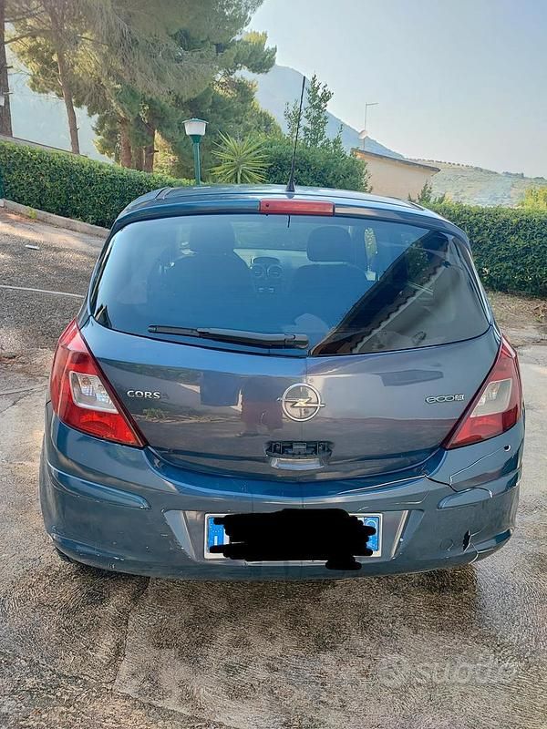 Usata Opel Corsa 90 CV (66 kW) 2010 Blu Utilitaria