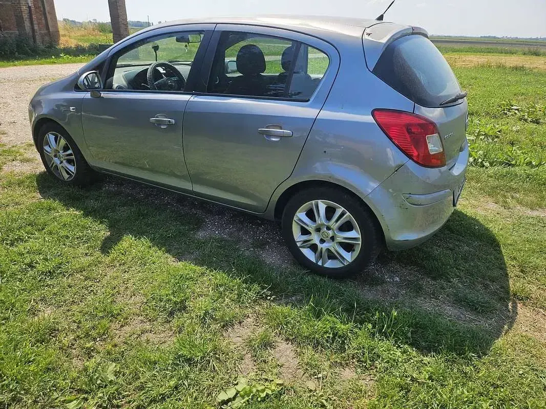 Usata Opel Corsa Enjoy 80 CV (58 kW) 2009 Utilitaria