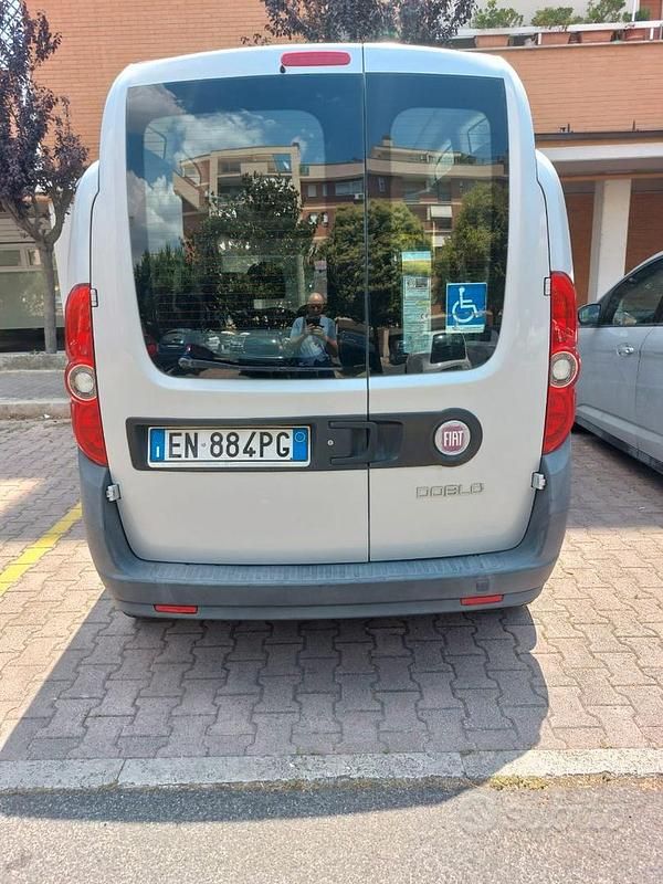 Usata Fiat Doblò 100 CV (73 kW) 2012 Grigio Monovolume