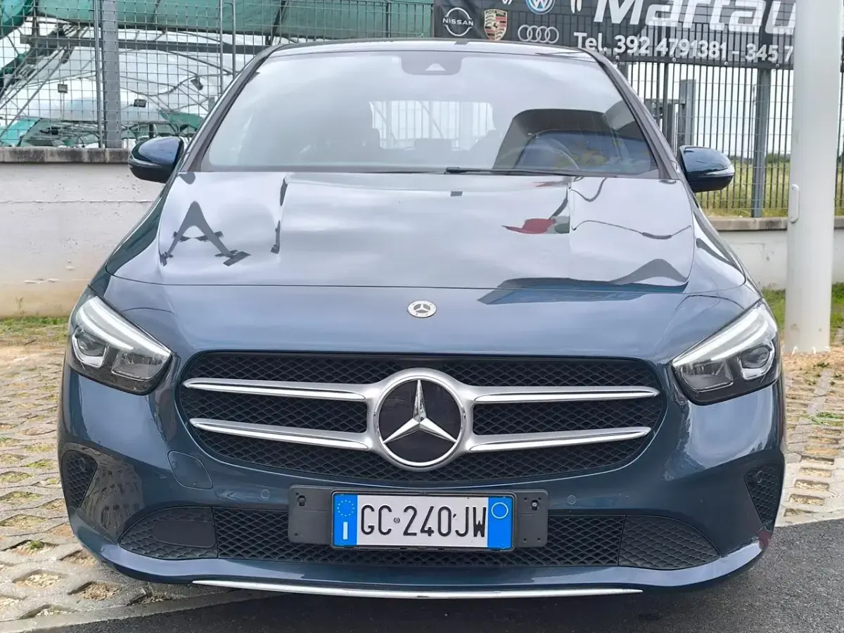 Usata Mercedes B180 116 CV (85 kW) 2020 Blu Utilitaria
