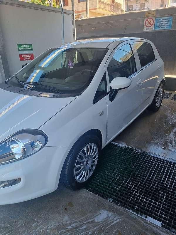 Usata Fiat Punto Street 95 CV (69 kW) 2018 Bianco Utilitaria