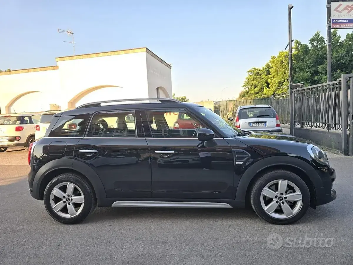 Usata Mini Cooper D Countryman Business 150 CV (110 kW) 2017 Bluazzurro SUV