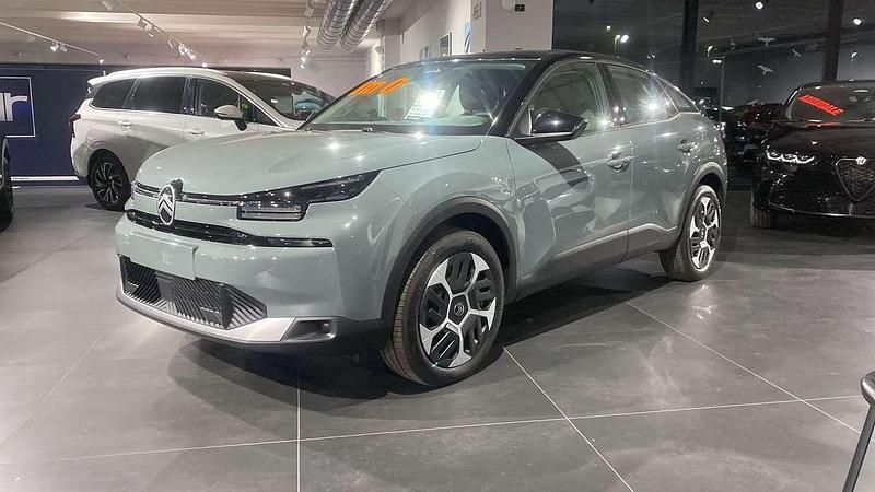 Verde Nuova 2025 Citroën C4 PureTech Berlina | 20.450 € (Buon prezzo) - Immagine 1/4