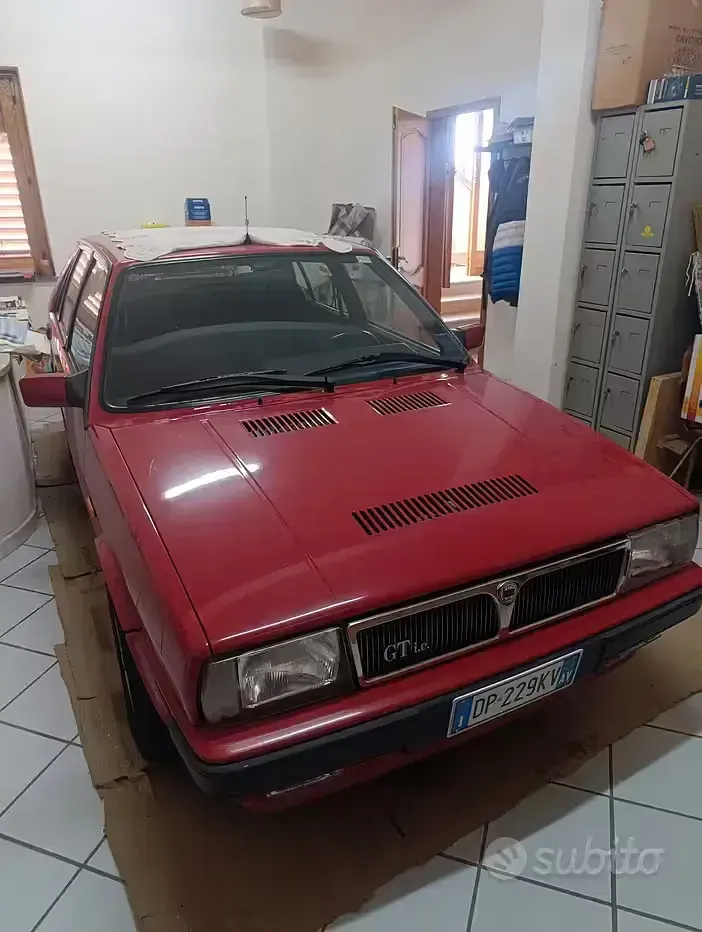 Usata Lancia Delta 90 CV (66 kW) 1991 Rosso Utilitaria
