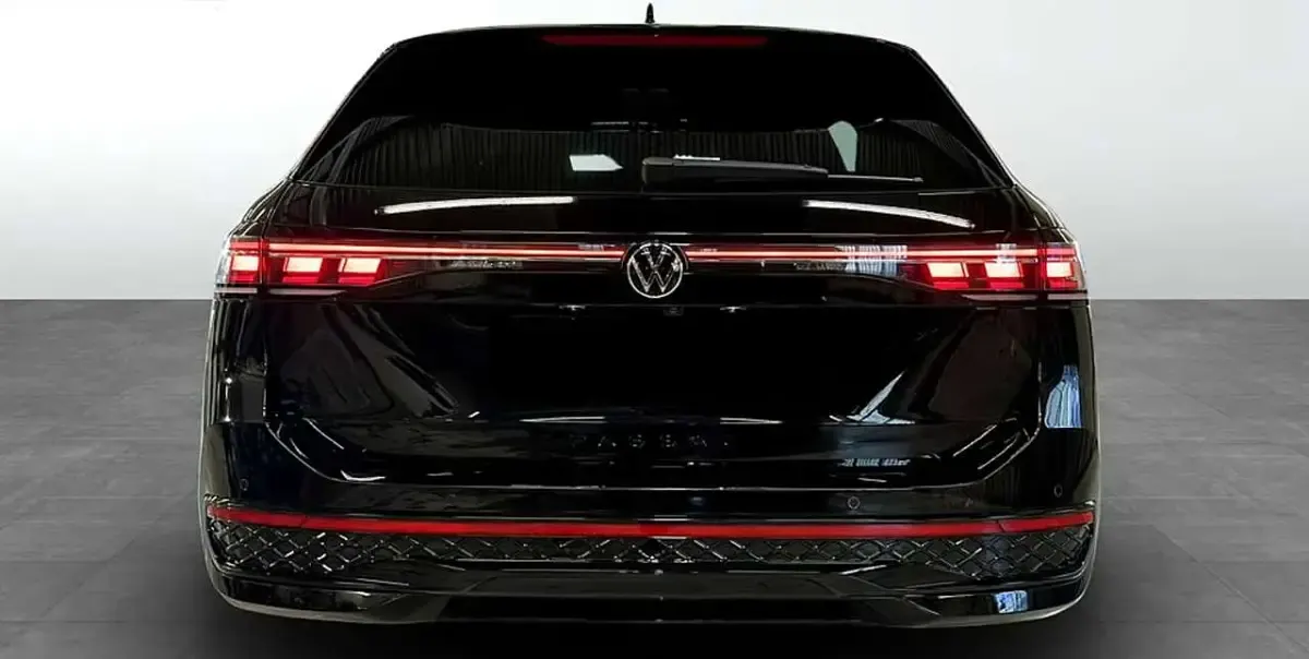 Begagnad VW Passat R-line 193 HK (141 kW) 2025 Svart Kombi