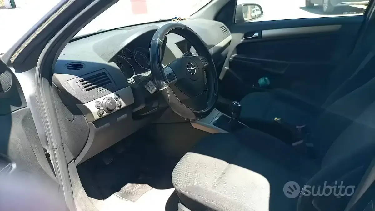 Usata Opel Astra 101 CV (74 kW) 2007 Grigio Berlina