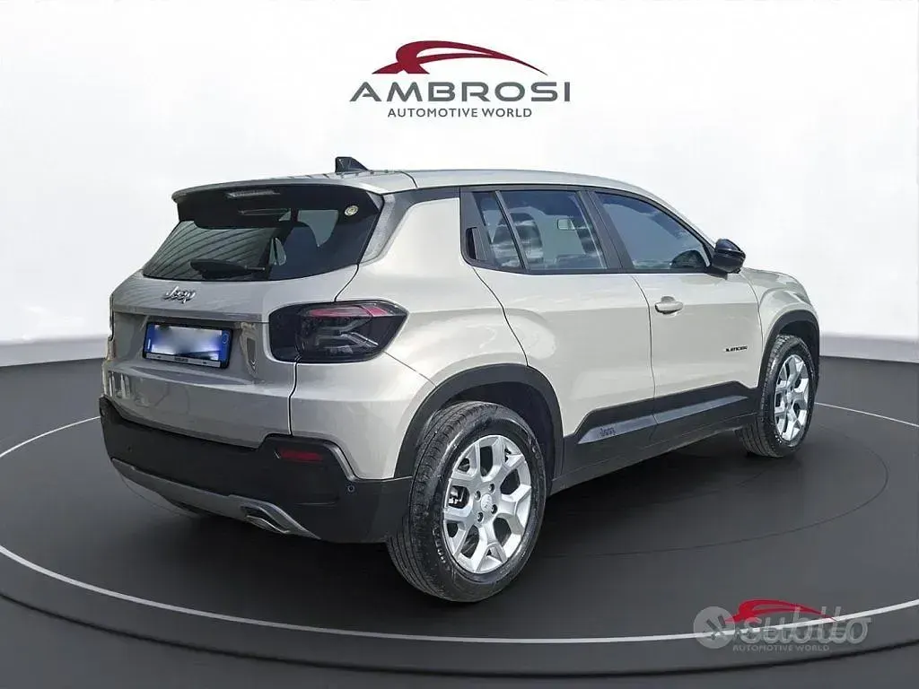 Usata Jeep Avenger Altitude 101 CV (74 kW) 2023 Beige SUV