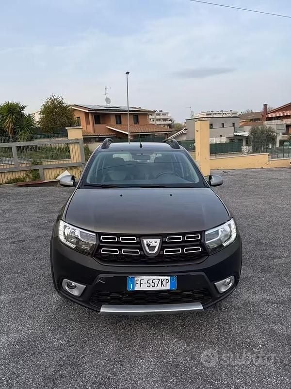 Usata Dacia Sandero Stepway 90 CV (66 kW) 2017 Marrone Berlina