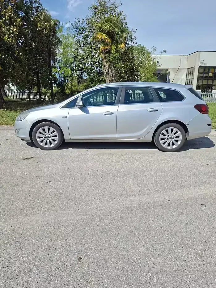 Usata Opel Astra 125 CV (91 kW) 2011 Grigio Station wagon