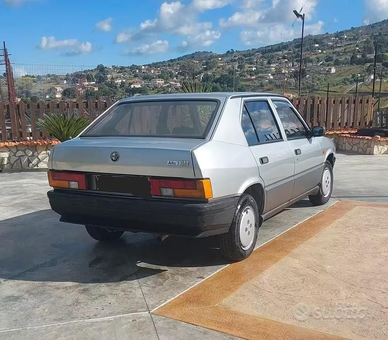 Usata Alfa Romeo 33 Quadrifoglio 118 CV (86 kW) 1984 Grigio Berlina