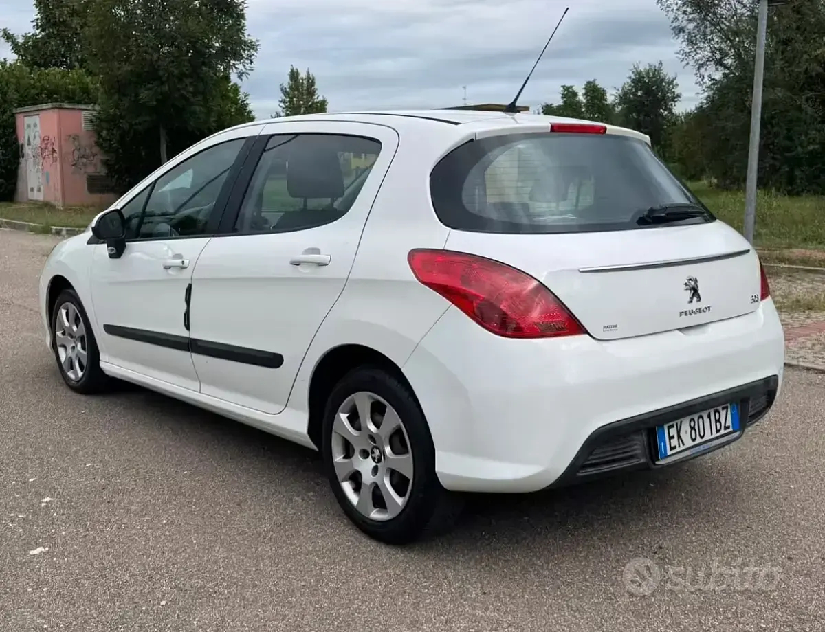 Usata Peugeot 308 Premium 98 CV (72 kW) 2011 Other Berlina