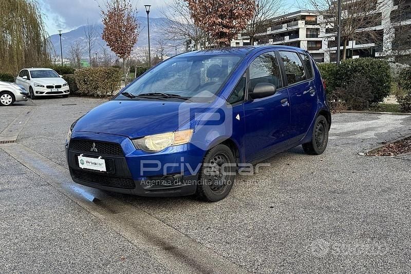 Usata Mitsubishi Colt Invite 75 CV (55 kW) 2009 Blu Berlina