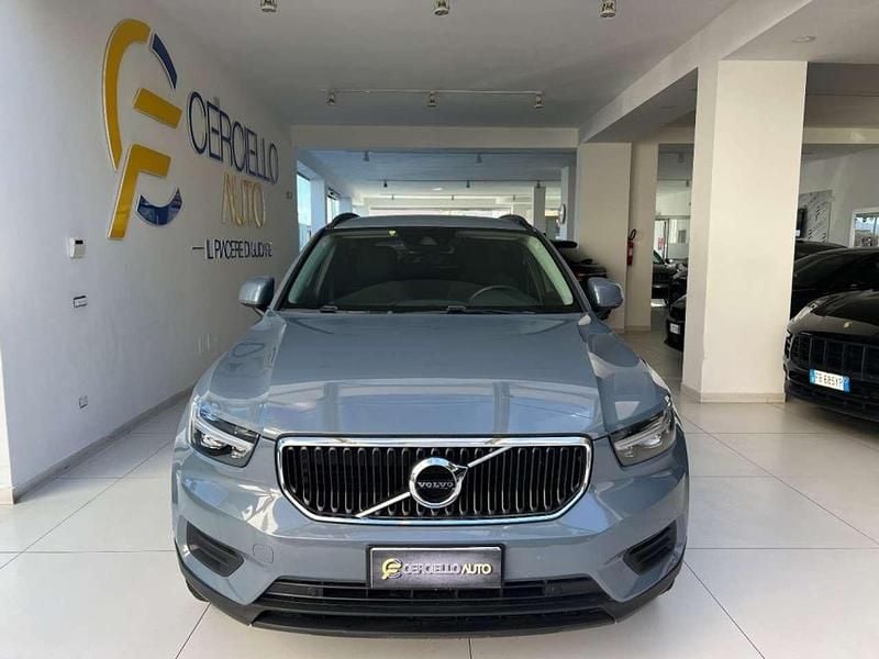 Blu pastello Usata 2021 Volvo XC40 Momentum SUV | 21.500 € (Ottimo prezzo) - Immagine 1/4