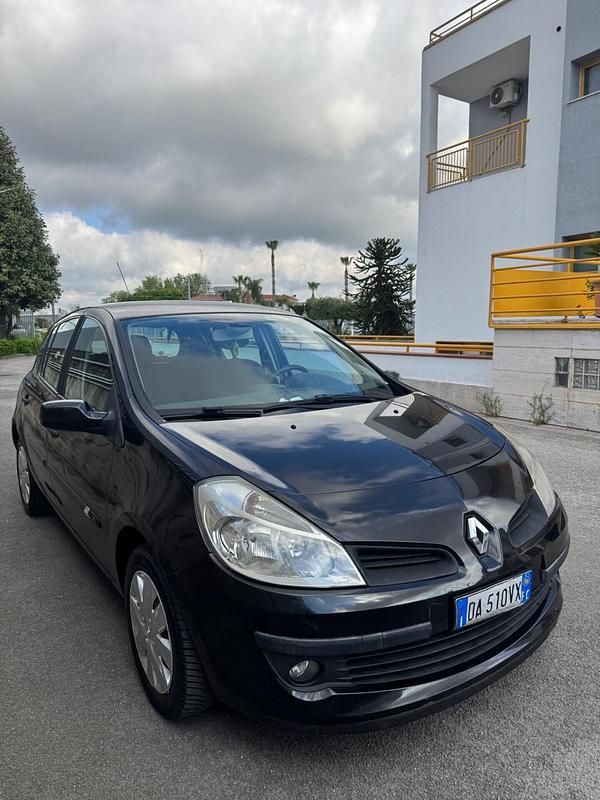 Usata Renault Clio II Dynamique 85 CV (62 kW) 2006 Nero Berlina