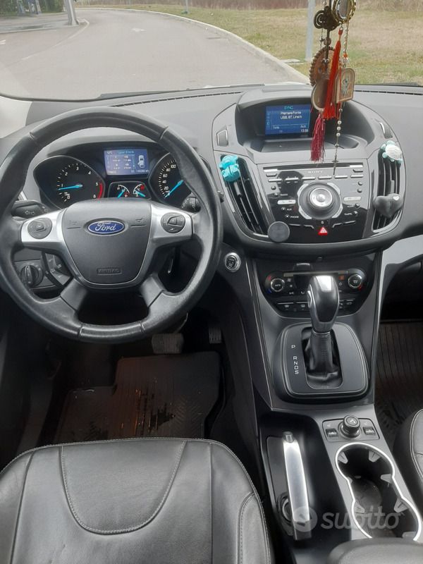 Begagnad Ford Kuga 163 HK (119 kW) 2014 Vit SUV