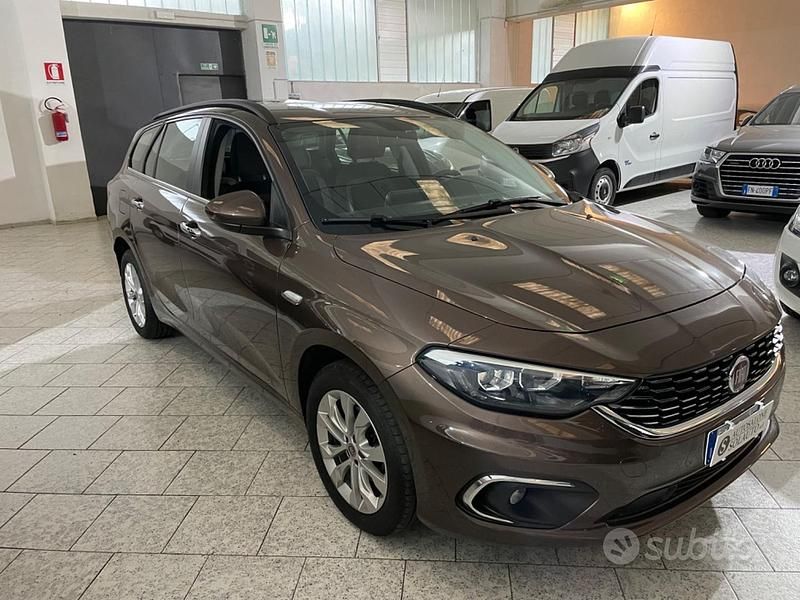 Usata Fiat Tipo Business 120 CV (88 kW) 2020 Marrone Station wagon