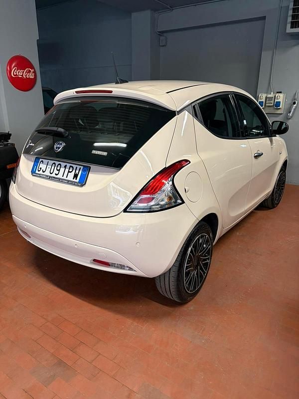 Usata Lancia Ypsilon S 69 CV (50 kW) 2022 Beige Utilitaria